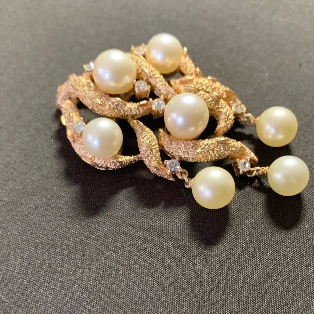 Trifari Vintage Brooch Pin with Pearls